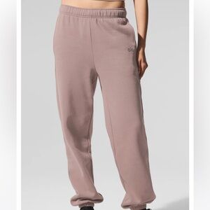 ALO Yoga Women's Beige Accolade Sweatpants